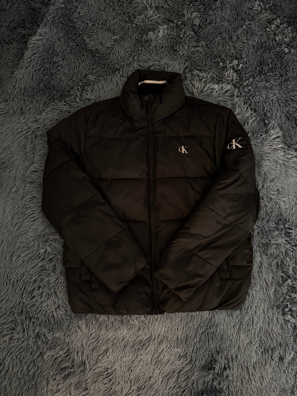 Μπουφάν puffer Calvin Klein Jeans μαύρο, μπροστινή όψη, άριστη κατάσταση