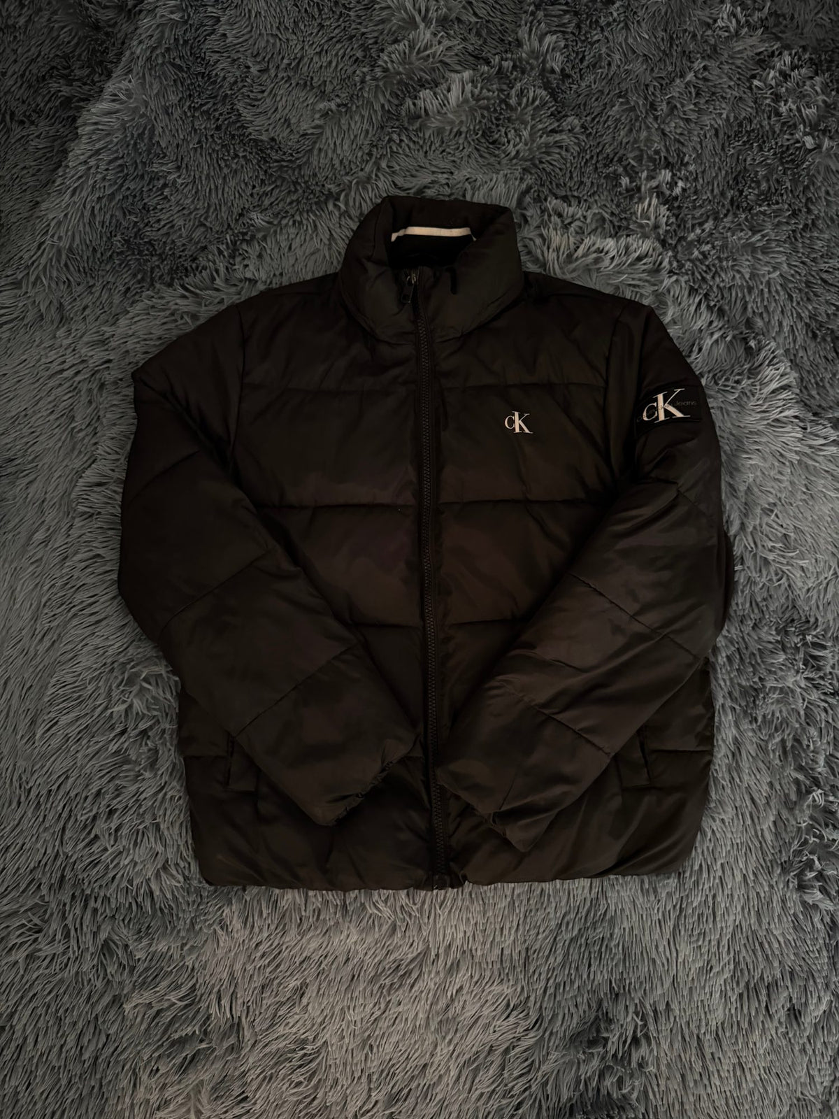 Μπουφάν puffer Calvin Klein Jeans μαύρο, μπροστινή όψη, άριστη κατάσταση