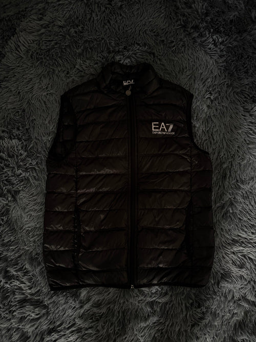 Αμάνικο EA7 μπουφάν puffer Emporio Armani μαύρο, μπροστινή όψη, άριστη κατάσταση