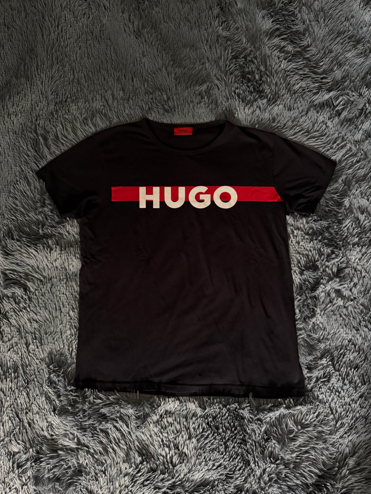 Μπλούζα Hugo Boss μαύρη, μπροστινή όψη, καλή κατάσταση
