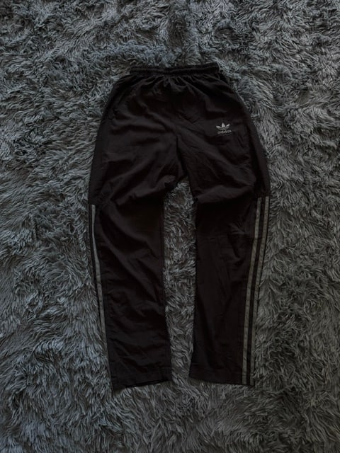 Παντελόνι φόρμας Adidas Originals μαύρο, μπροστινή όψη, άριστη κατάσταση