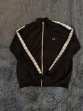 Ζακέτα φόρμας Fred Perry μαύρη με λευκές ταινίες, μπροστινή όψη, άριστη κατάσταση