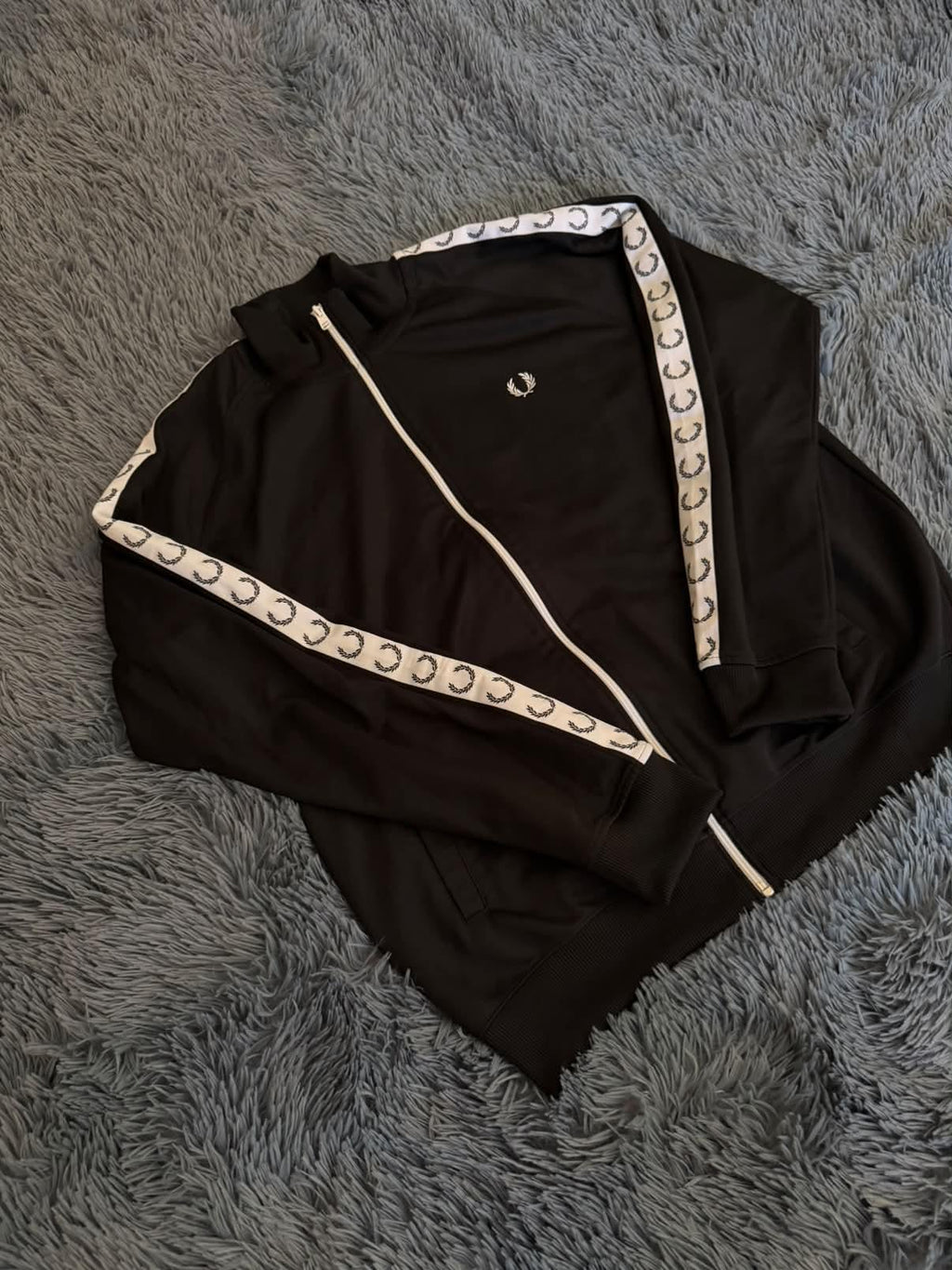 Ζακέτα φόρμας Fred Perry μαύρη με λευκές ταινίες, φωτογραφία 2