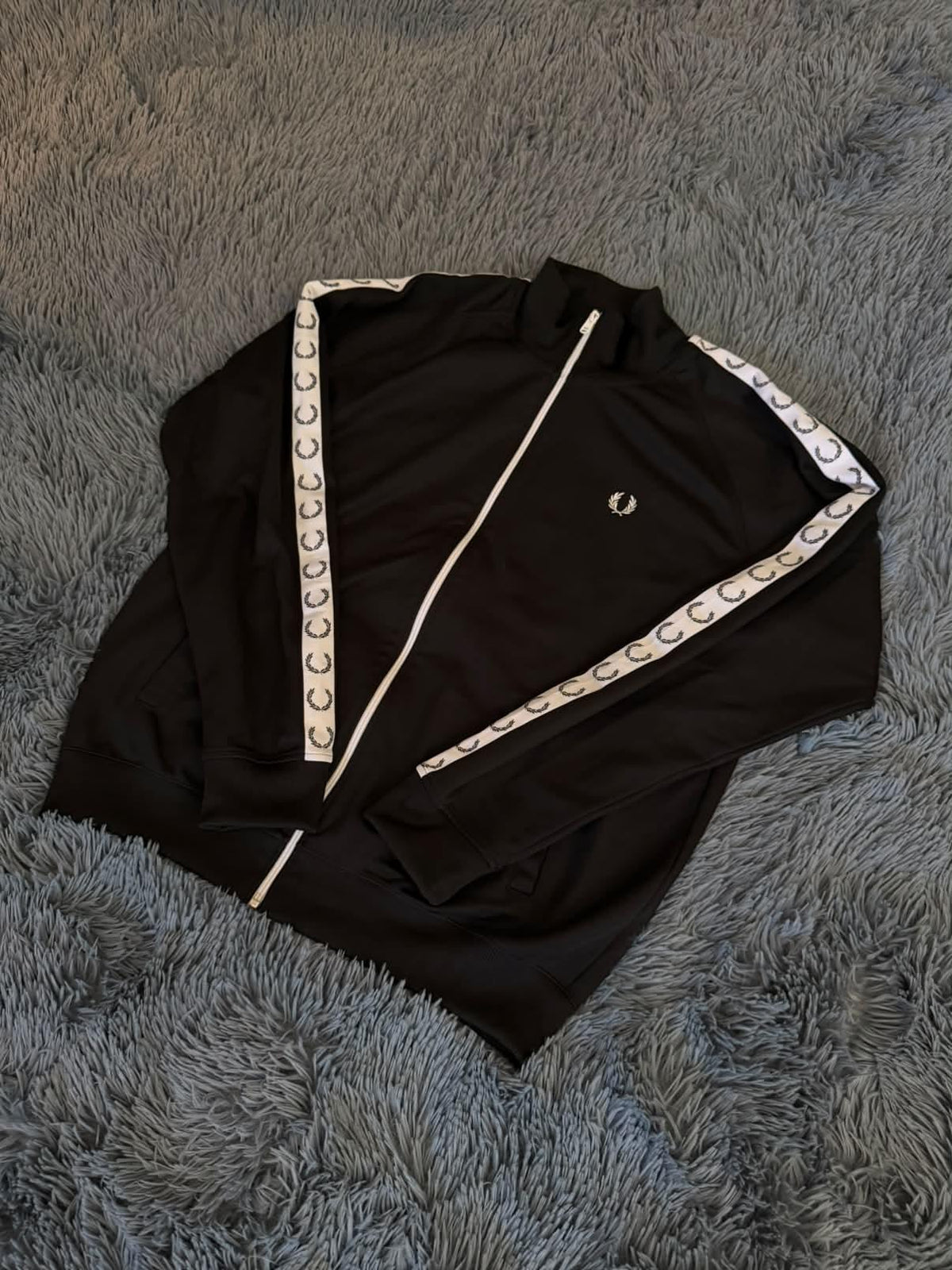 Ζακέτα φόρμας Fred Perry μαύρη με λευκές ταινίες, φωτογραφία 3
